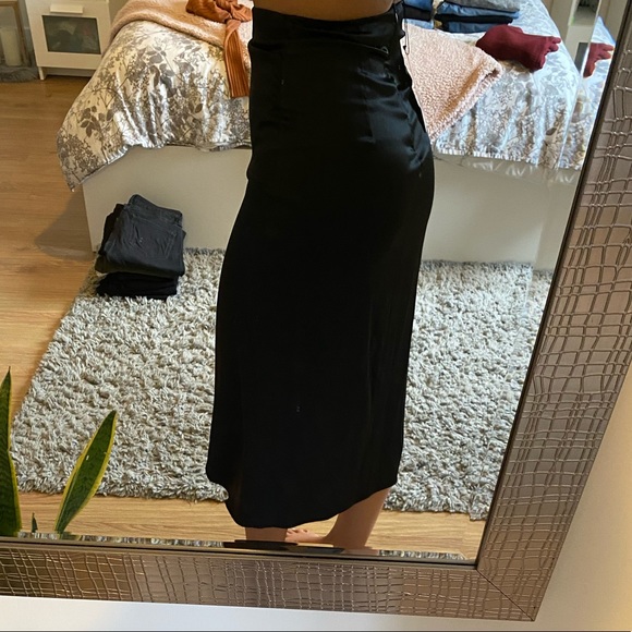 Zara black satin/silk midi skirt - Picture 4 of 4